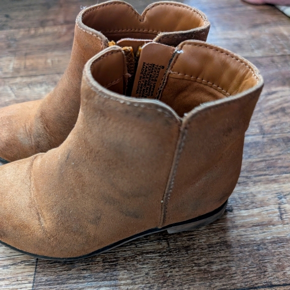 Cat & Jack brown ankle boots size 8 - Picture 2 of 3